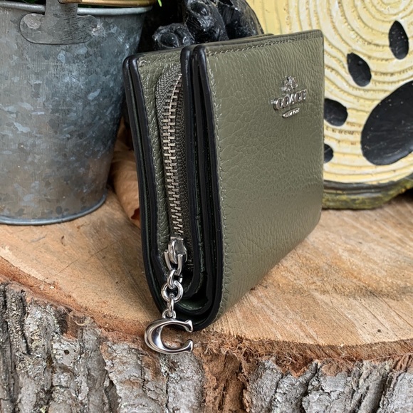 Authentic COACH Pebbled leather snap bifold wallet/zip coin /ID - Picture 6 of 9